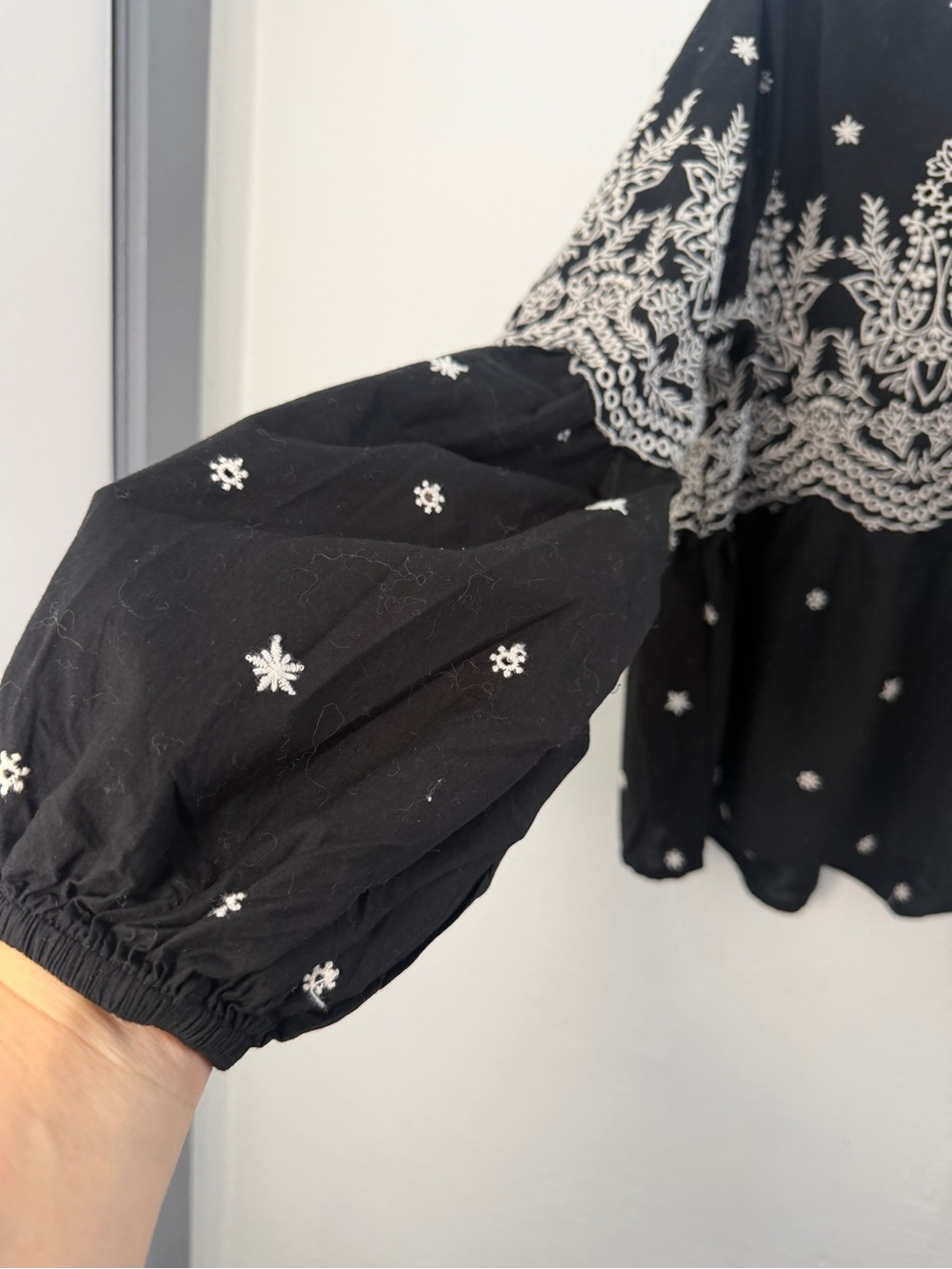 Jennifer & Grace Black Embroidered Boho Peasant Blouse Tassel Top Size M - Picture 9 of 10